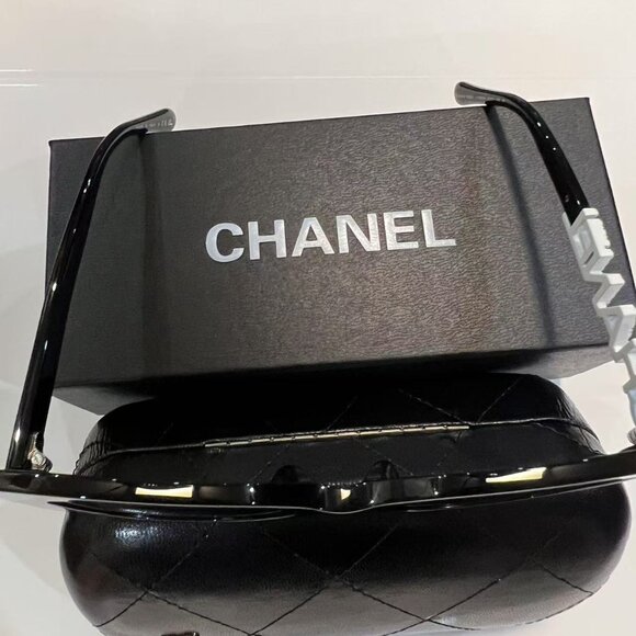 Authentic CHANEL Sunglasses Women's Polarized-Black/White CC Logo New With Box - Picture 9 of 9